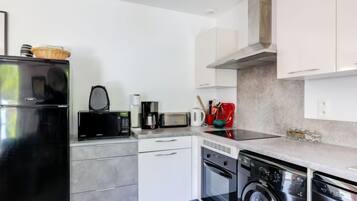 Réfrigérateur, micro-ondes, four, lave-vaisselle