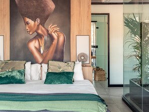1 quarto, ferros/tábuas de passar roupa, berço de viagem