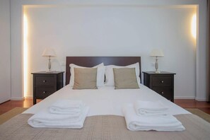 2 bedrooms, iron/ironing board, WiFi, bed sheets - Liiiving in Porto - Balcony Dragao View (Porto)