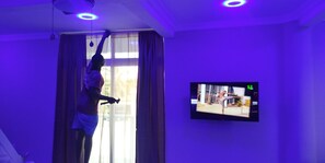 Camera Luxury | Con stile personalizzato, con arredamento individuale, Wi-Fi gratuito