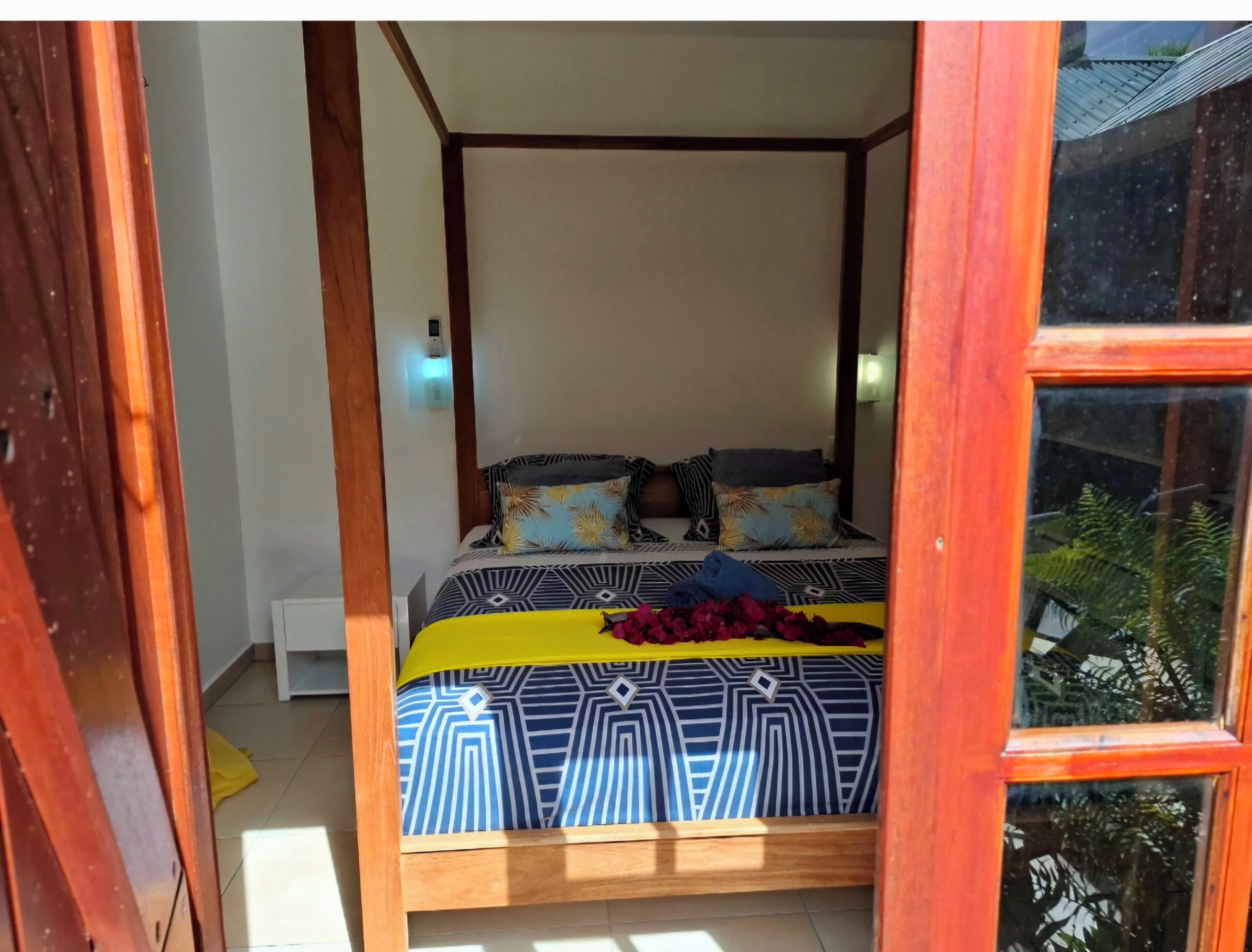 3 bedrooms, iron/ironing board, free WiFi, bed sheets