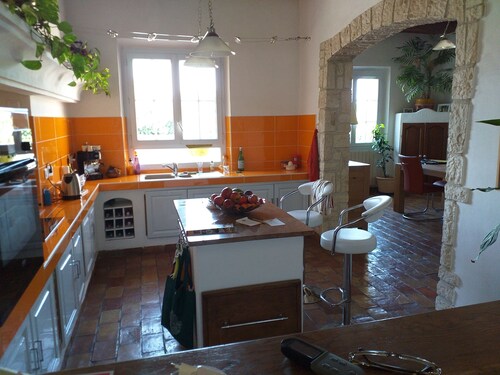 IN A VERY CLEAN GREEN PROPERTY OF 4300M2