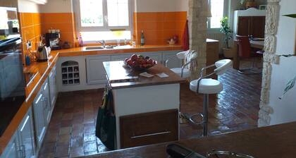 IN A VERY CLEAN GREEN PROPERTY OF 4300M2