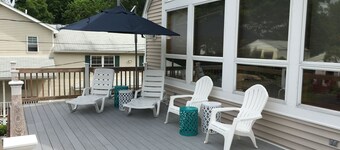 Spacious Modern Beach House, perfect for families and groups up to 12