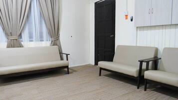 Maison (Homestay - Lavender) | Salle de séjour | Télévision à écran plat