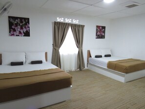 Familienzimmer, 2 Queen-Betten, Nichtraucher, Hügelblick (Anggerik) | Wohnzimmer