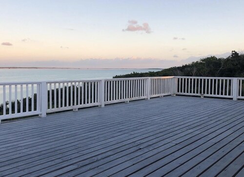Bayfront Family Vacation Rental - OCEAN VIEW - Bottle Creek, North Caicos