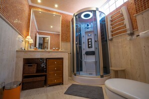Shower, hair dryer, towels, toilet paper - Pedro Carlos House (Nerja)