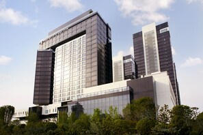 Standing tall with a distinctive design, The Ritz-Carlton features a modern facade with glass and dark-toned panels.