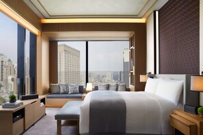 Premium bedding, minibar, in-room safe, individually decorated - The Ritz-Carlton, Xi'an (Xi'an)