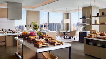 2 间酒吧/酒廊、大堂酒廊、天台酒吧