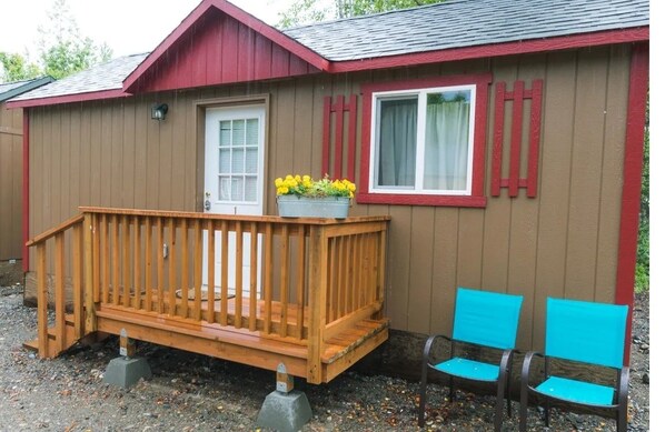 Exterior - Cache Cabins (Talkeetna)