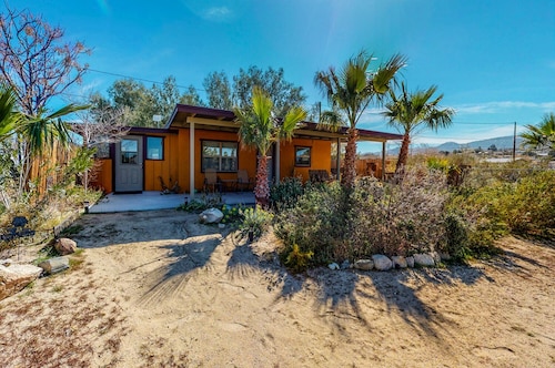 The Bungalow in Downtown Joshua Tree - A Renovated Mid-Century Bungalow