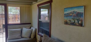 Interior - The Bungalow in Downtown Joshua Tree - A Renovated Mid-Century Bungalow (Joshua Tree)