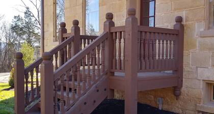 Funks Inn, sisällissodan jälkeinen koti, joka palautettiin vuonna 1870.