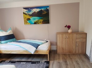 1 bedroom, iron/ironing board, free WiFi - Holiday house Marie on the Weser, quiet location, in the countryside and very well equipped (Lehe)