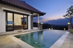 Outdoor pool, free cabanas, pool umbrellas