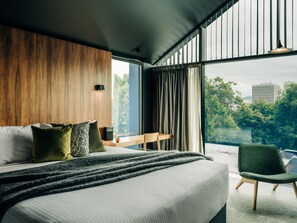 Superior Room (Grove Bath) | Minibar, soundproofing, iron/ironing board, cribs/infant beds - Moss Hotel (Battery Point)