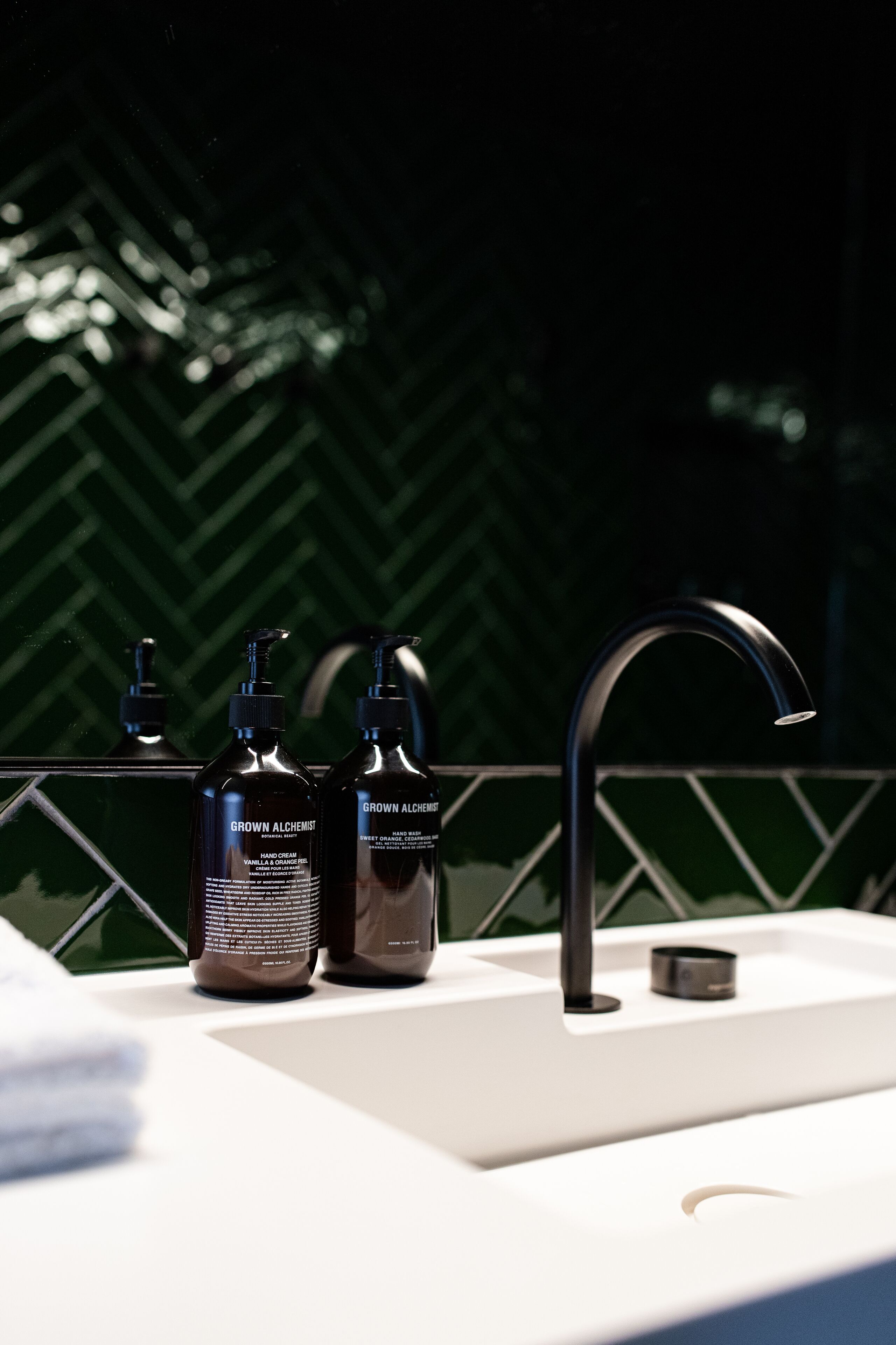 loft | bathroom | free toiletries, hair dryer, bathrobes, towels