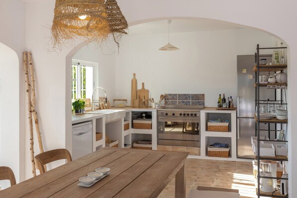 Dining - Casa La Paz, trendy home of peace. (Faro)