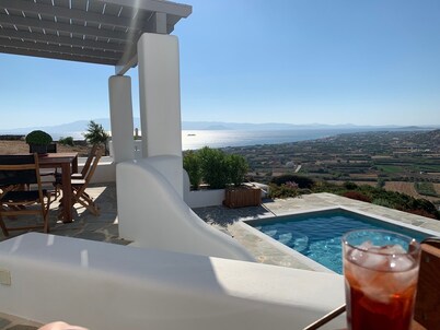 Villa Lithari: enjoy magnificent views and your own private pool (Plaka/Orkos)