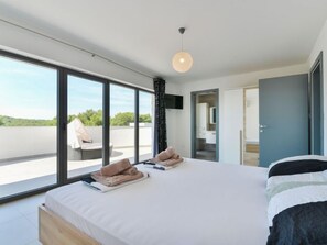 4 Schlafzimmer, Bügeleisen/Bügelbrett, Internetzugang