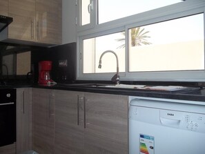 Réfrigérateur, four, plaque de cuisson, lave-vaisselle