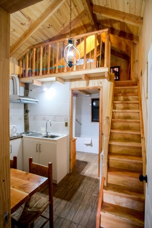 Los Boldos Cabin | Cocina privada | Frigorífico, microondas, lavavajillas y tostadora