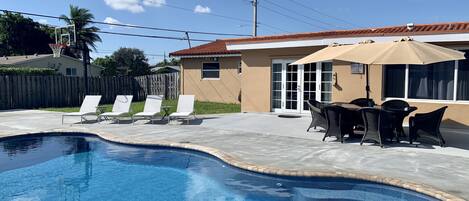 Piscina a l'aire lliure