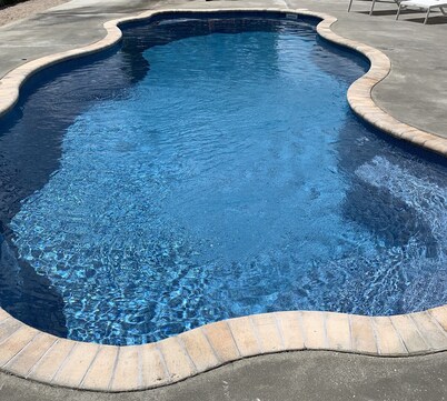 Single 4 bedroom Family House with Pool and Basketball court