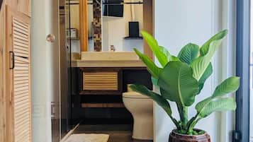The Loft Studio | Bathroom | Shower, rainfall showerhead, free toiletries, hair dryer