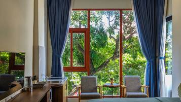 Studio Deluxe - 1 kingsize-säng | Minibar, individuell inredning, unika möbler och mörkläggningsgardiner