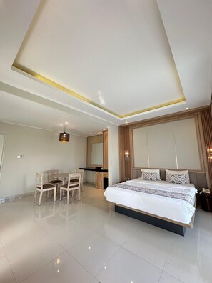 Deluxe Room | Desk, blackout drapes, free WiFi, bed sheets - Sevilla Resort Magelang (Mungkid)