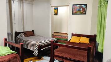 Quadruple Room | Free WiFi, bed sheets