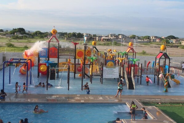 2 outdoor pools