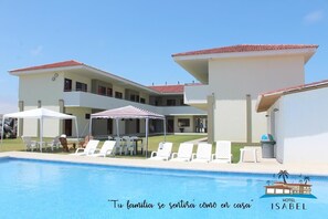 2 outdoor pools