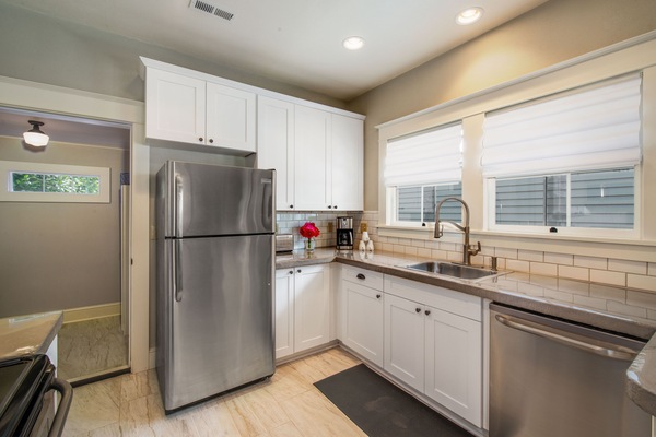 Refrigerador, microondas, horno, placa de cocina