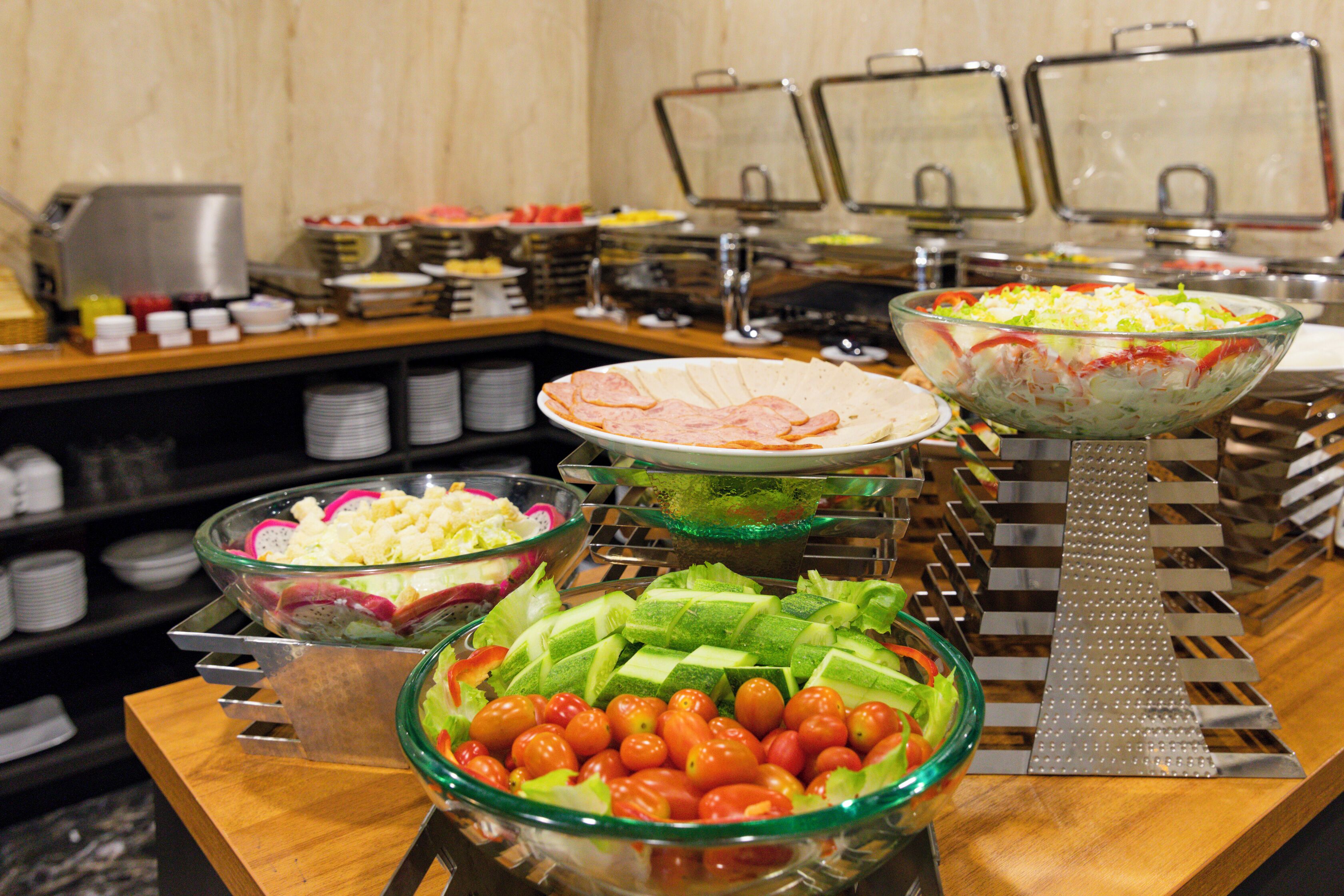 Frukost med lokala rätter varje dag (VND 100000 per person)