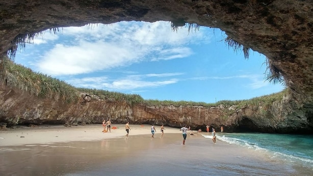 Unclassified image, 1 of 46, button - Hotelito Mar Azul (San Francisco)