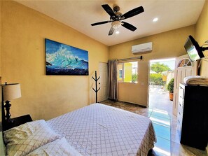 Honeymoon Room | Premium bedding, down duvets, blackout curtains, iron/ironing board - Hotelito Mar Azul (San Francisco)