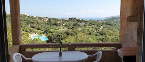 تناول الطعام بالخارج