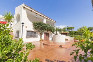 Exterior - VILLA 30 meters from the SEA for 8/10 people (FONTANE BIANCHE)