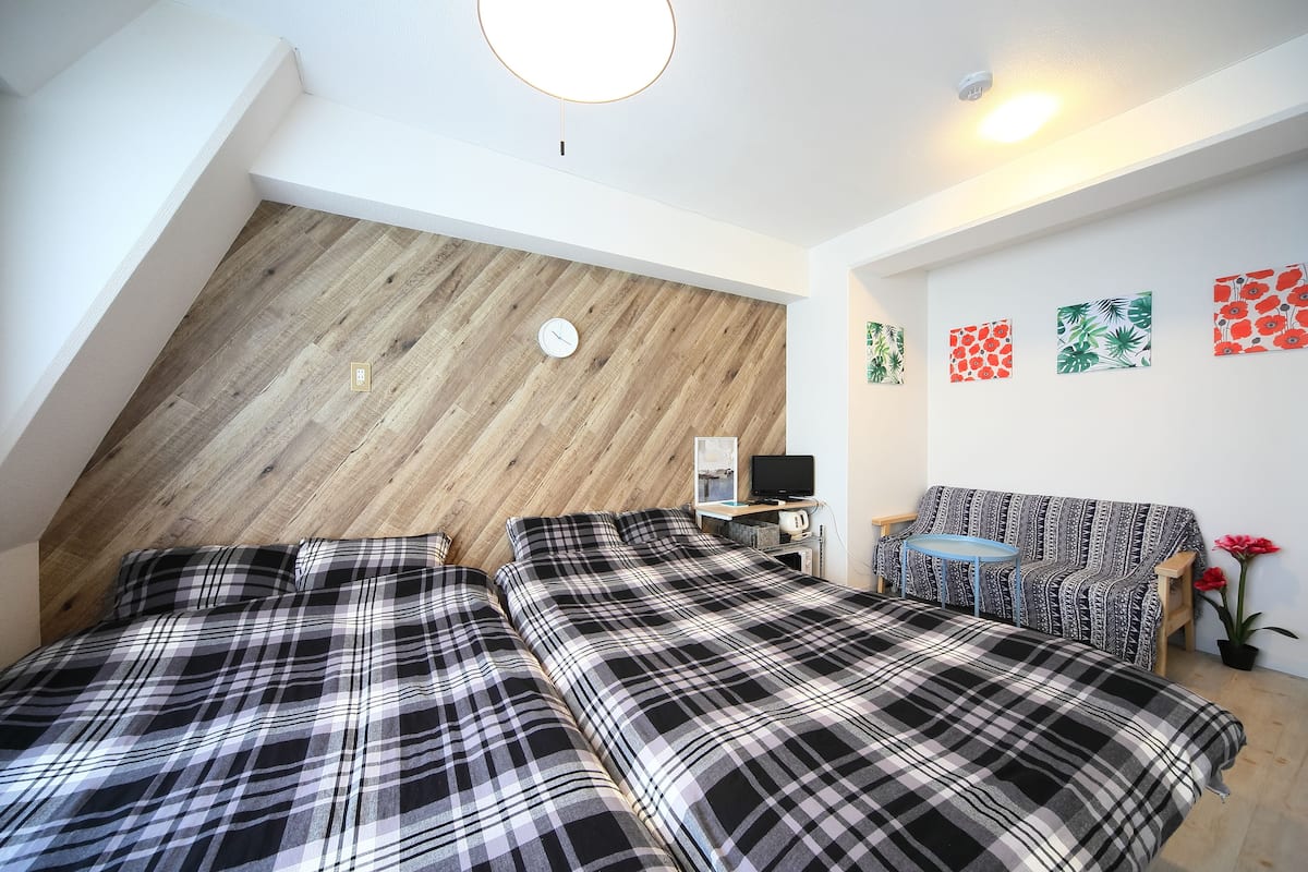 标准双人房 (Double Room) | 起居区 | 平板电视