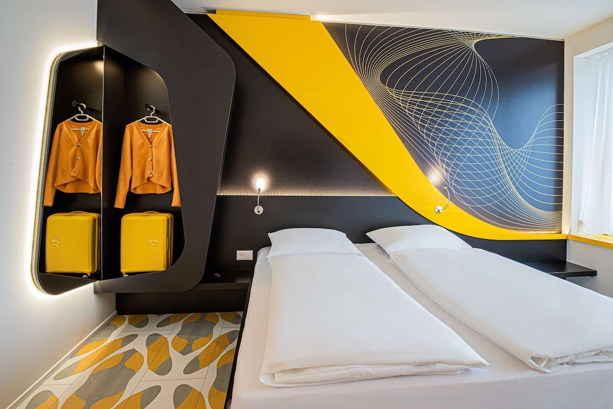 Design Room, Non Smoking | Premium bedding, desk, laptop workspace, blackout curtains