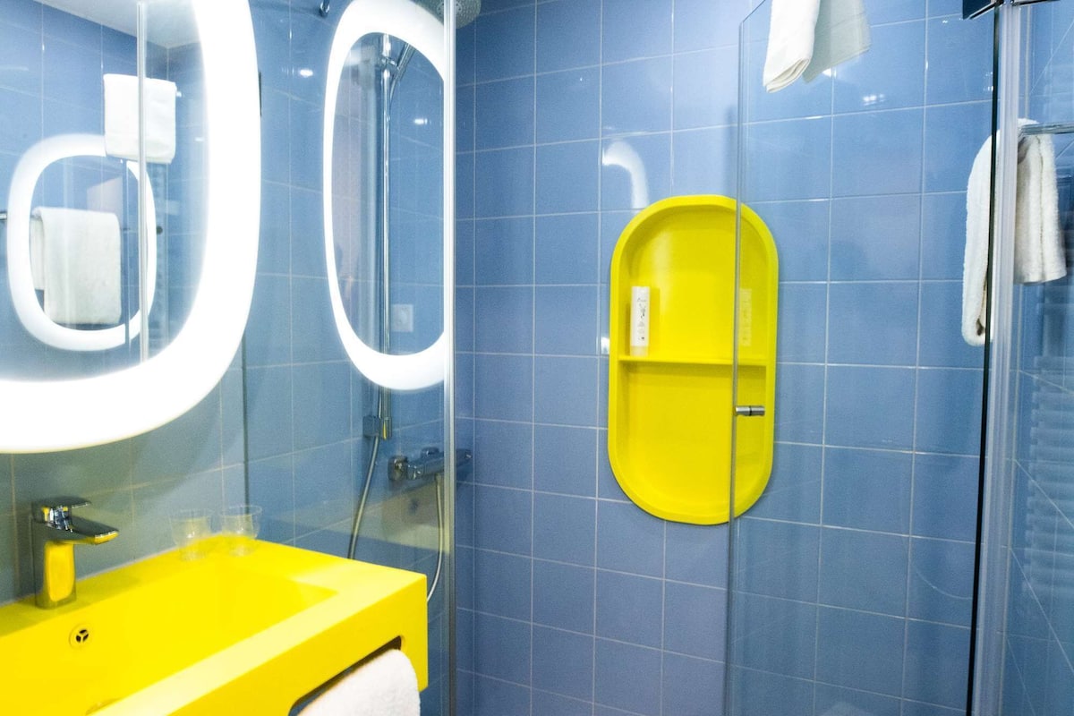 shower, rainfall showerhead, eco-friendly toiletries, hair dryer