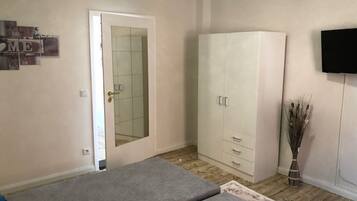 2 bedrooms, iron/ironing board, travel crib, free WiFi