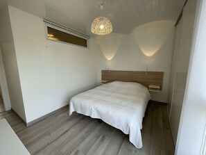 2 bedrooms