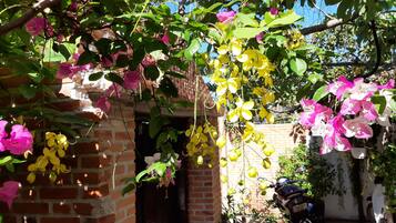 Check-in/check-out kiosk