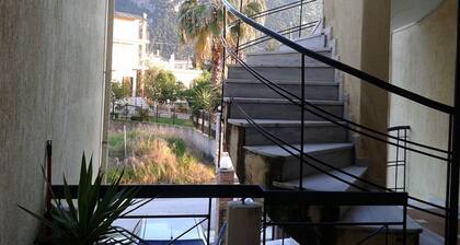 Sunny 1st floor apartment by the sea (Mare & Monti)