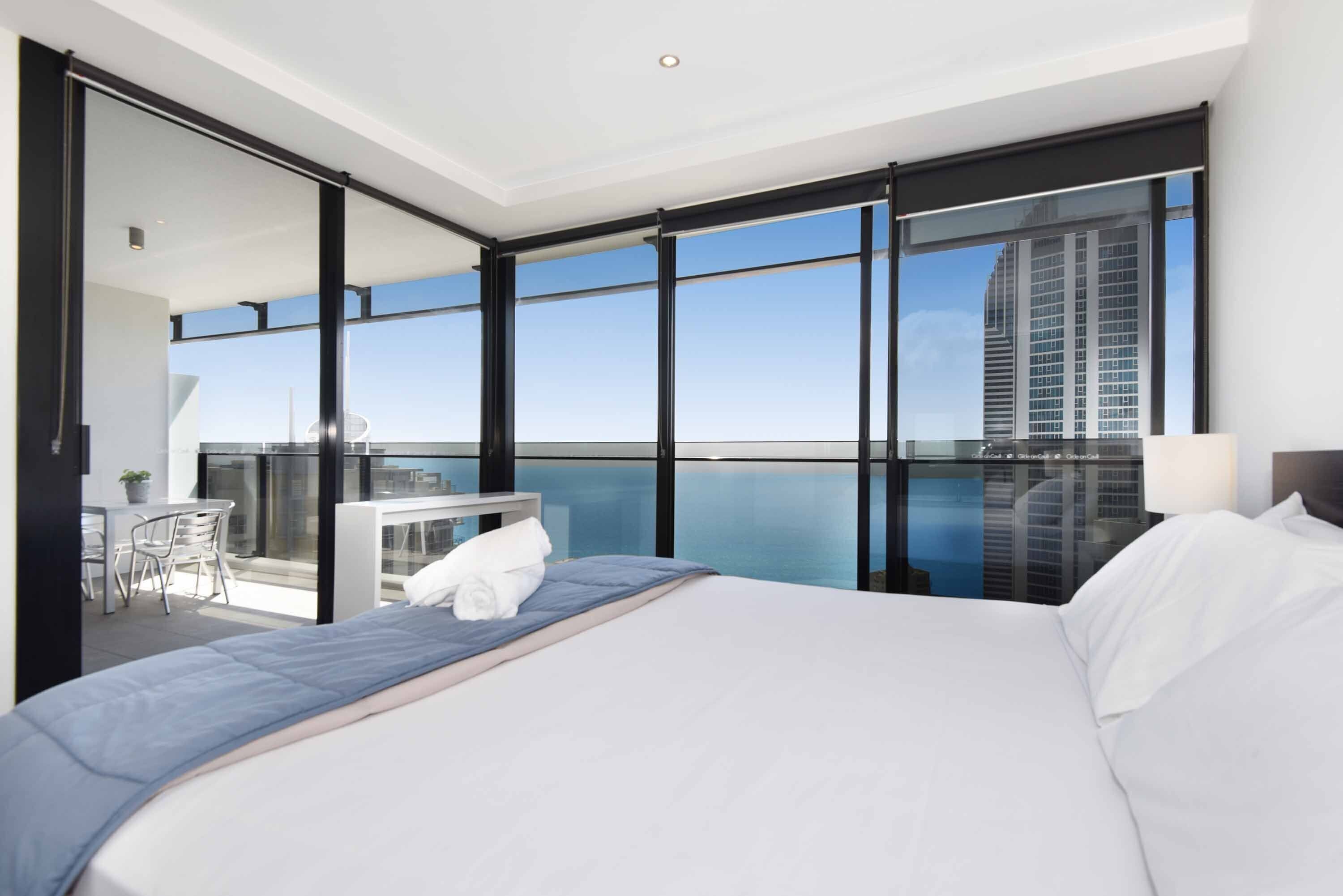 Circle on Cavill Ocean View — image 7